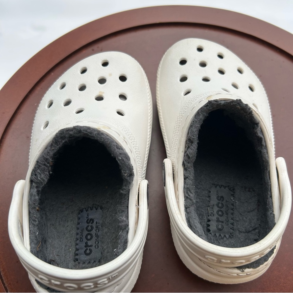 White Fleece-Lined Crocs | Toddler Size 7 | Spring Clogs | Cozy Slip On Shoes - Picture 4 of 10
